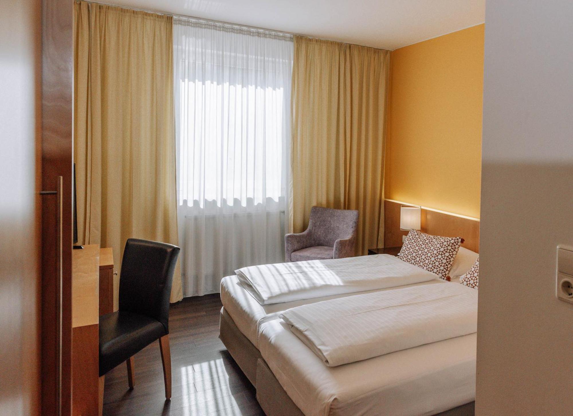 Heinhotel Vienna Airport Schwechat Exterior photo