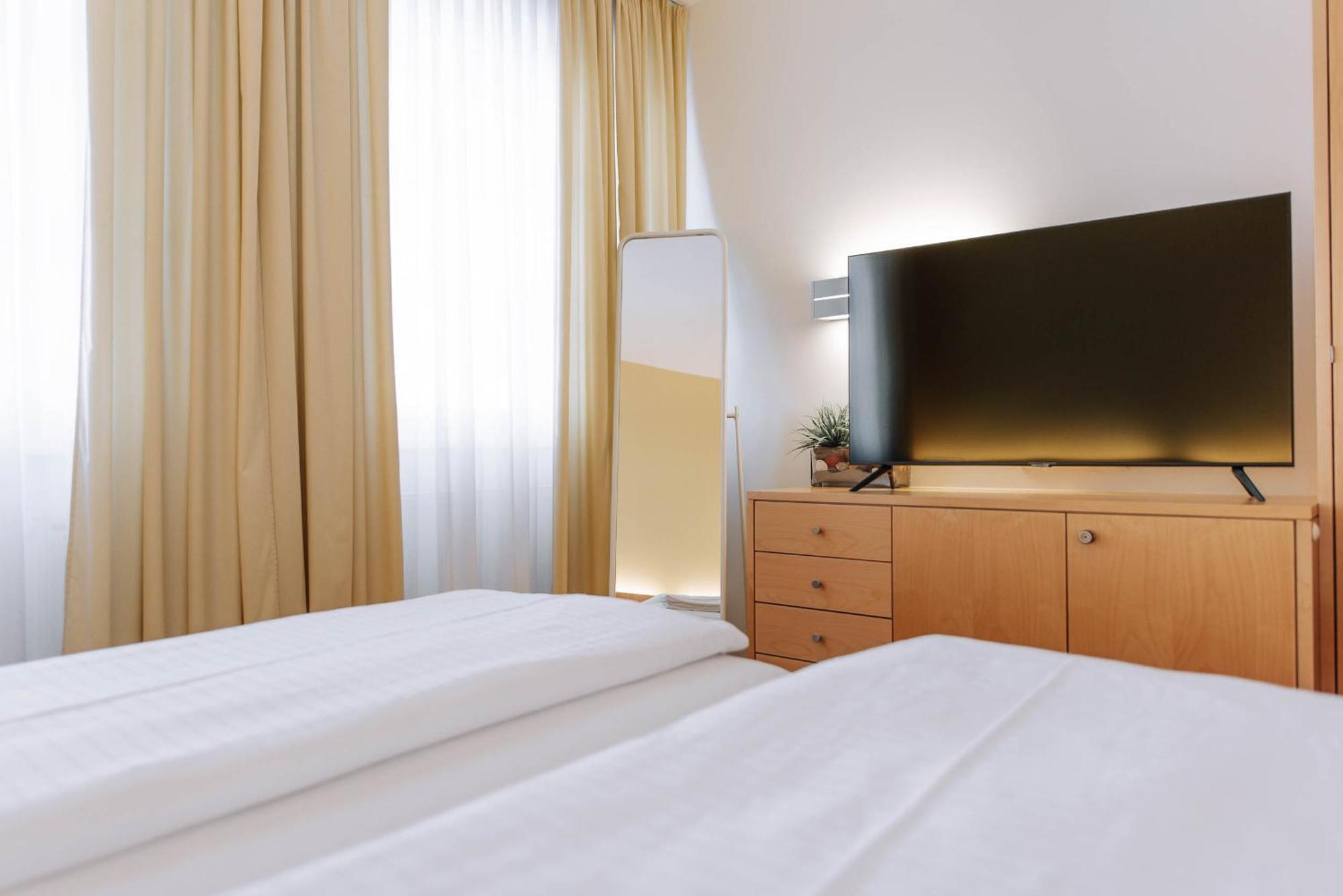 Heinhotel Vienna Airport Schwechat Exterior photo