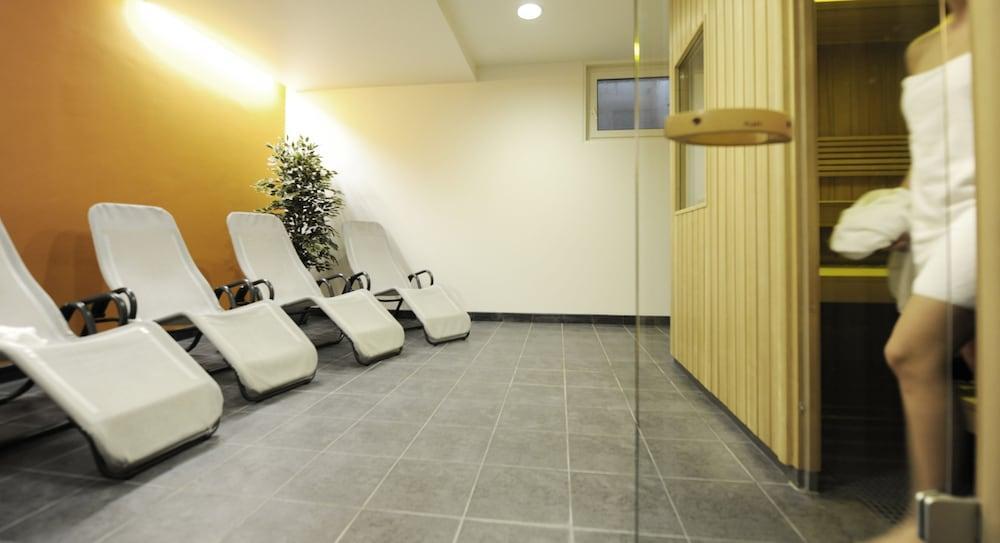 Heinhotel Vienna Airport Schwechat Exterior photo